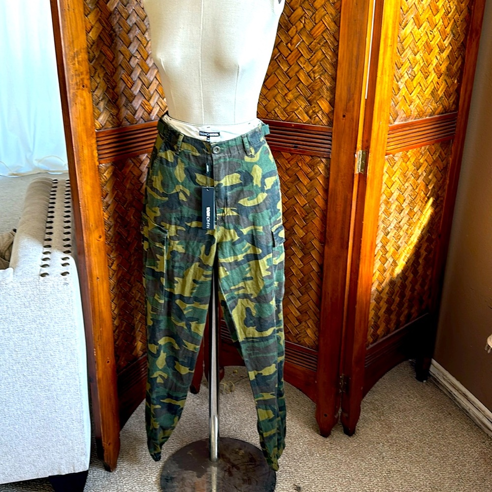 NWT FashionNova Cadet Kim Oversized Camouflage Pants (Medium) - BRAND NEW